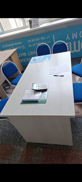 Продам офисную мебель и технику