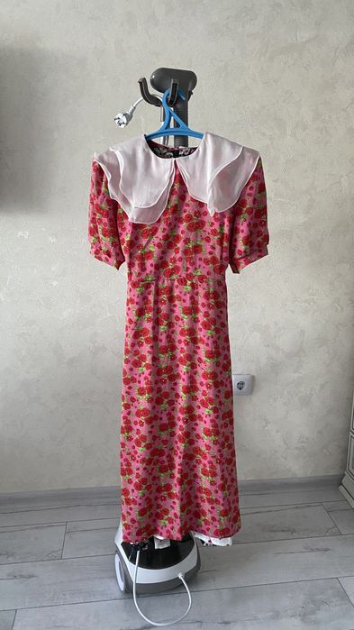 Продам платья новые