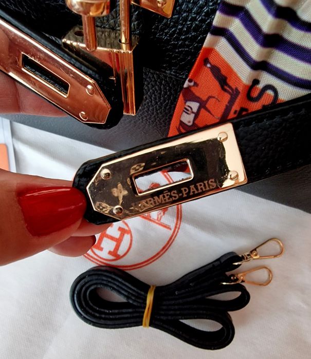 Geanta mini ,model Kelly, curea detasabila umăr, saculet, etichetă