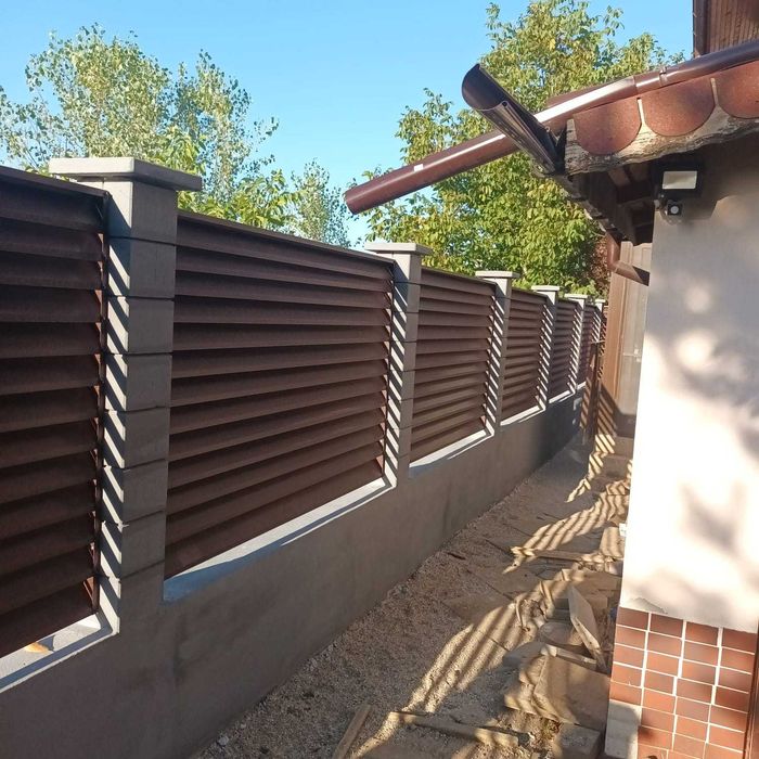 Garduri din sipca metalica, panou stil jaluzele, tabla, plasa si BCA