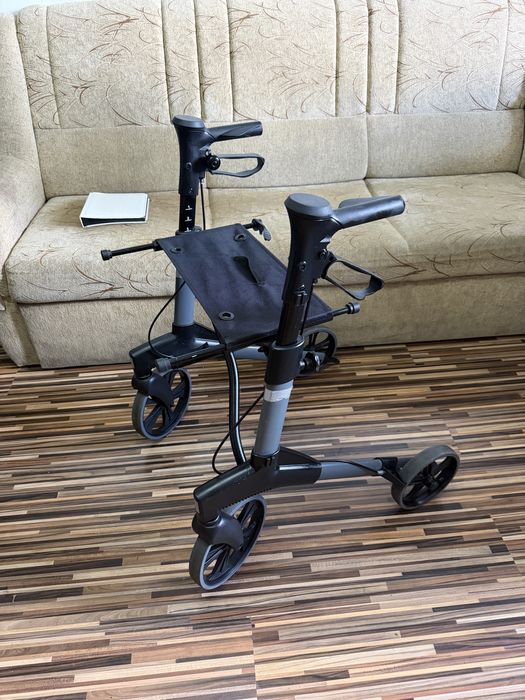 Cadru medical ajutor deplasare batrani dizabilitati
