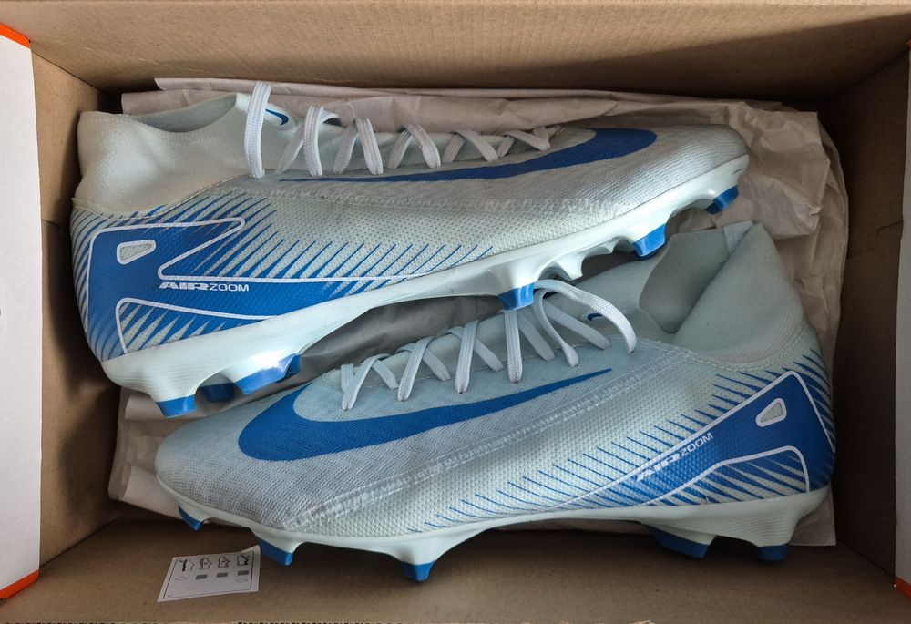 Футболни обувки и бутонки Nike Mercurial, New Balance, Umbro, Puma, Decathlon