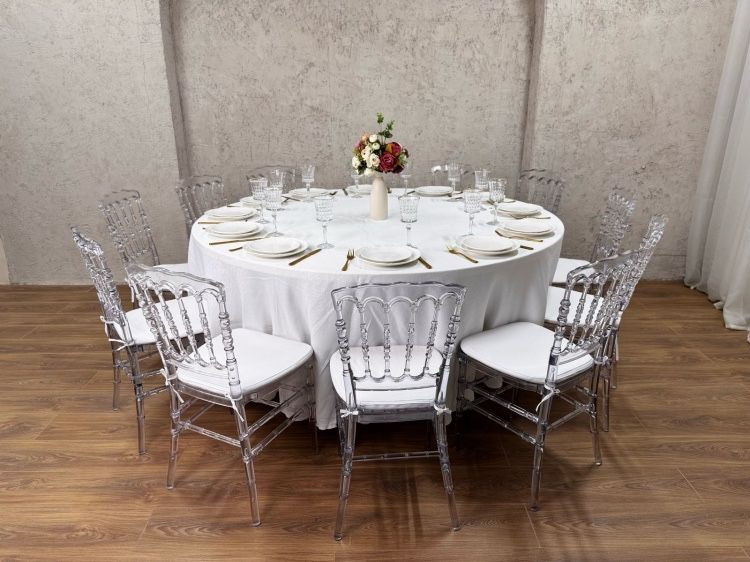 Столы и стулья в аренду