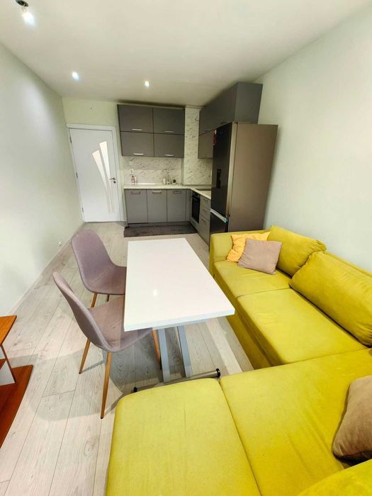 Нов Светъл Тристаен в квартал Слатина