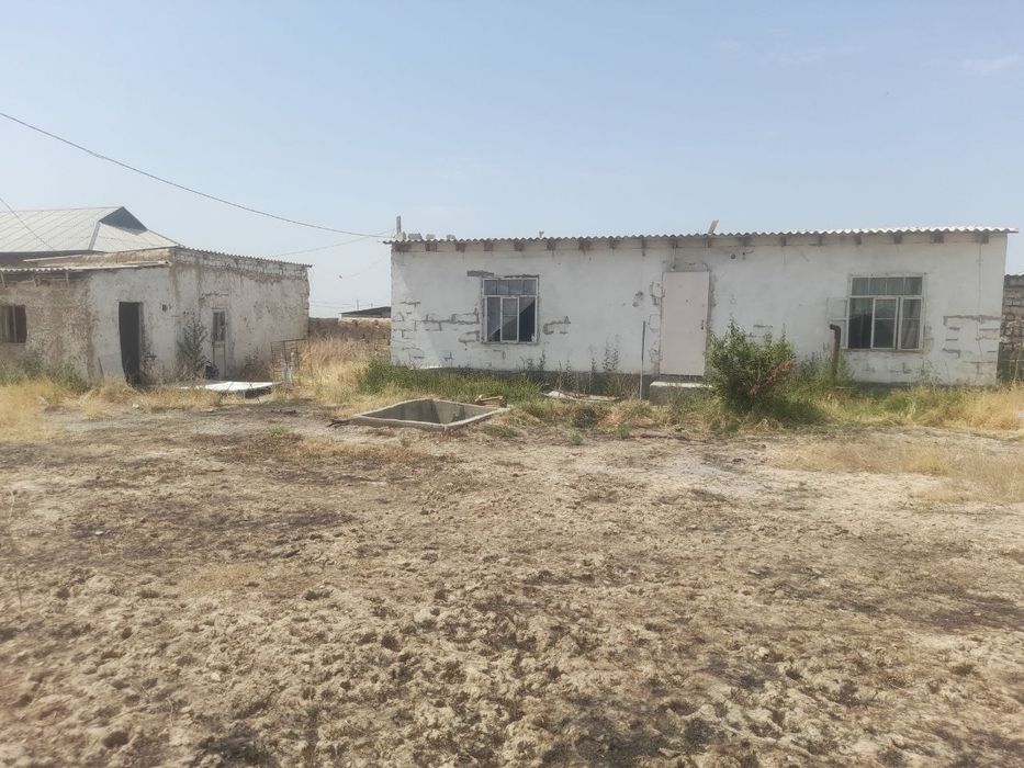 6 sotixli uchastka sotiladi ikki xonali yashashga sharoyiti bor