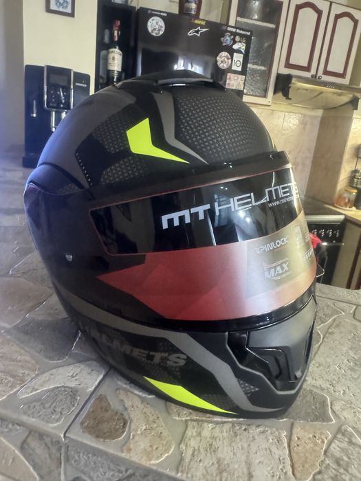 Модуларна каска с вграден интерком