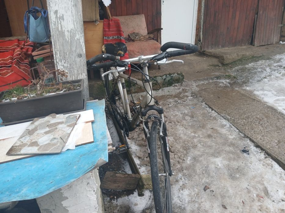 Vnd bicicleta în stare excelentă doar trebuie macara Shimano 350 Lei