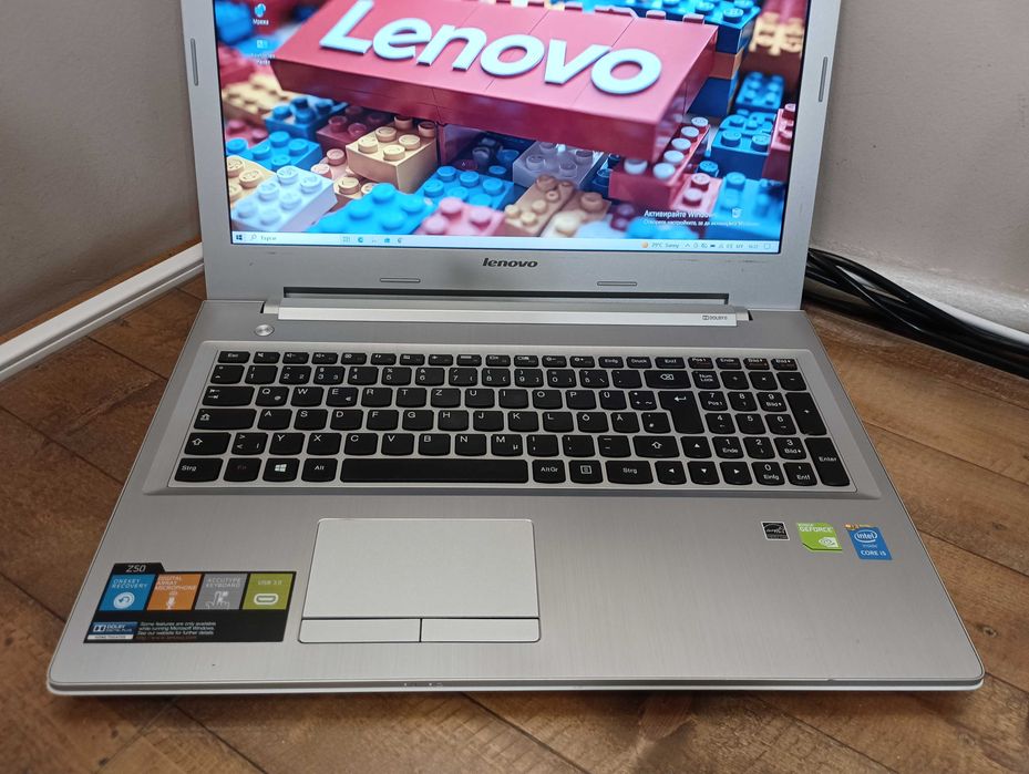 Лаптоп Lenovo Z50-70 i5-4210U 8GB RAM  256GB SSD  нова батерия - 15,6"