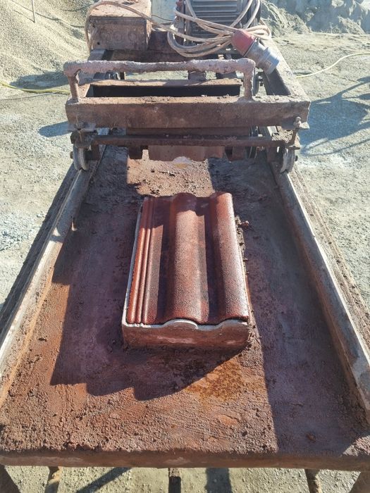 Presa tigla beton / utilaj presa tigla / vand afacere / tigla beton