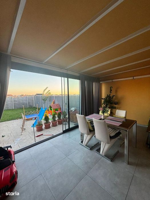 Casa tip duplex de vanzare cu 5 camere si curte la Sanandrei