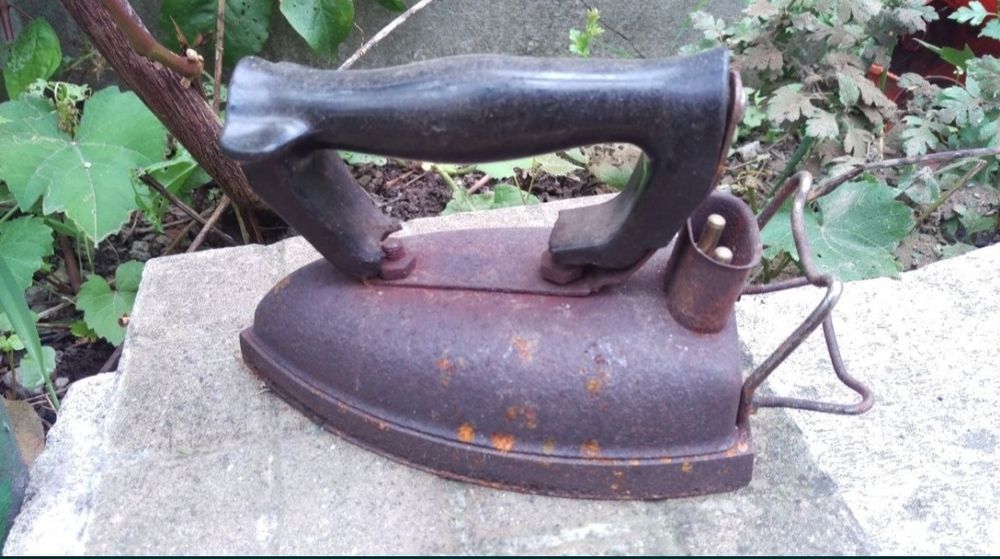 Fiare de calcat cu rezistenta, anii '70, 2bucati