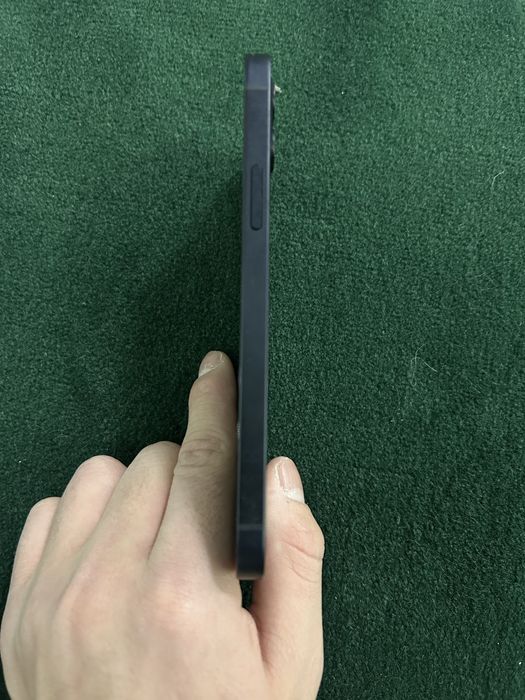 Айфон 12 срочна продам