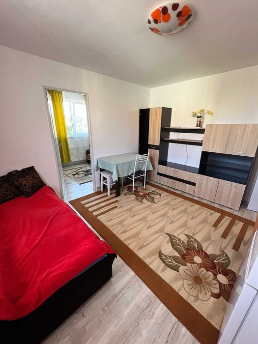 Inchiriez apartament 2 camere zona Decebal