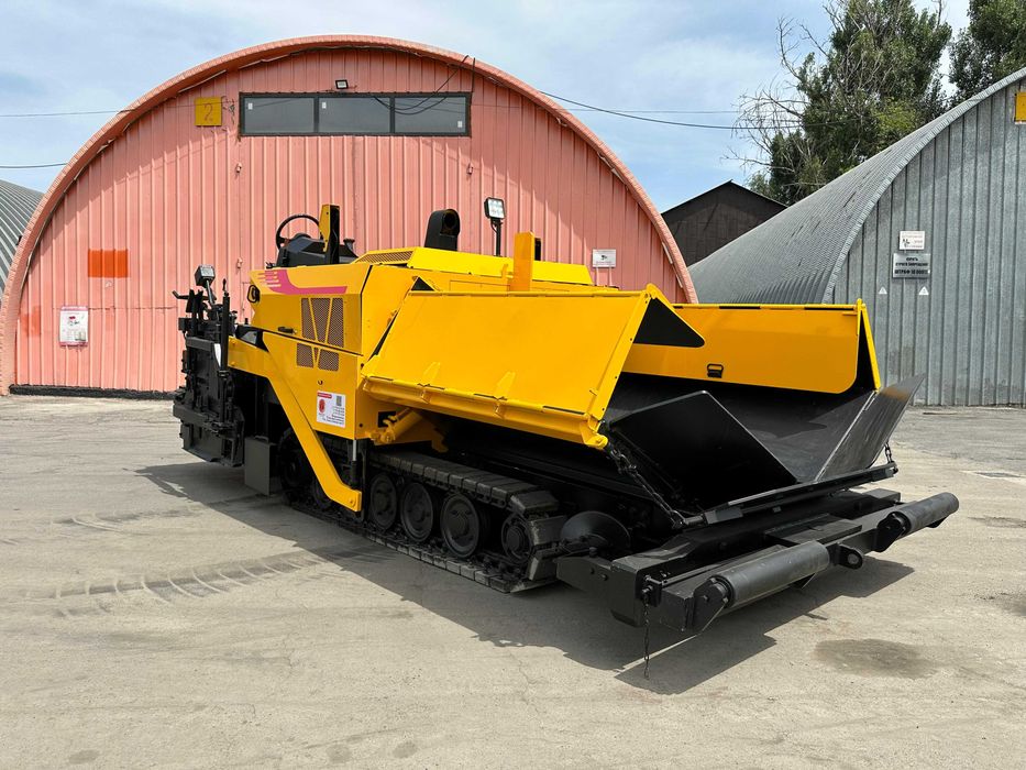 Японский асфальтоукладчик SUMITOMO