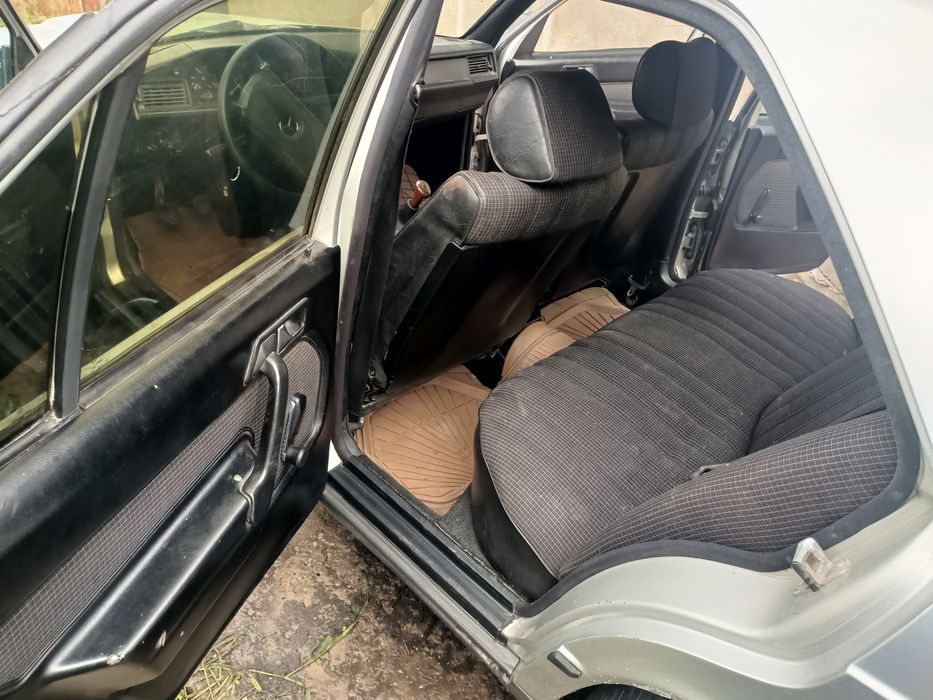 мерседес 190 2.0л 1986г