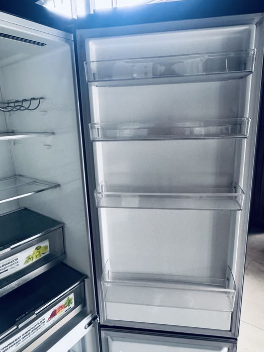 Продам Большой Черный холодильник