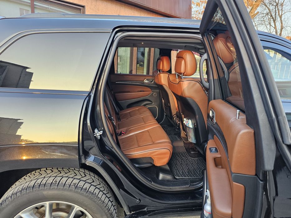 Jeep Grant Cherokee wk2 5.7