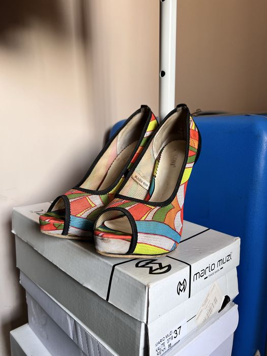 Продаются женские туфли