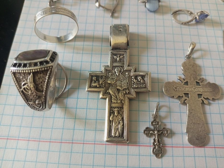 Продам 925 серебряные изделия.