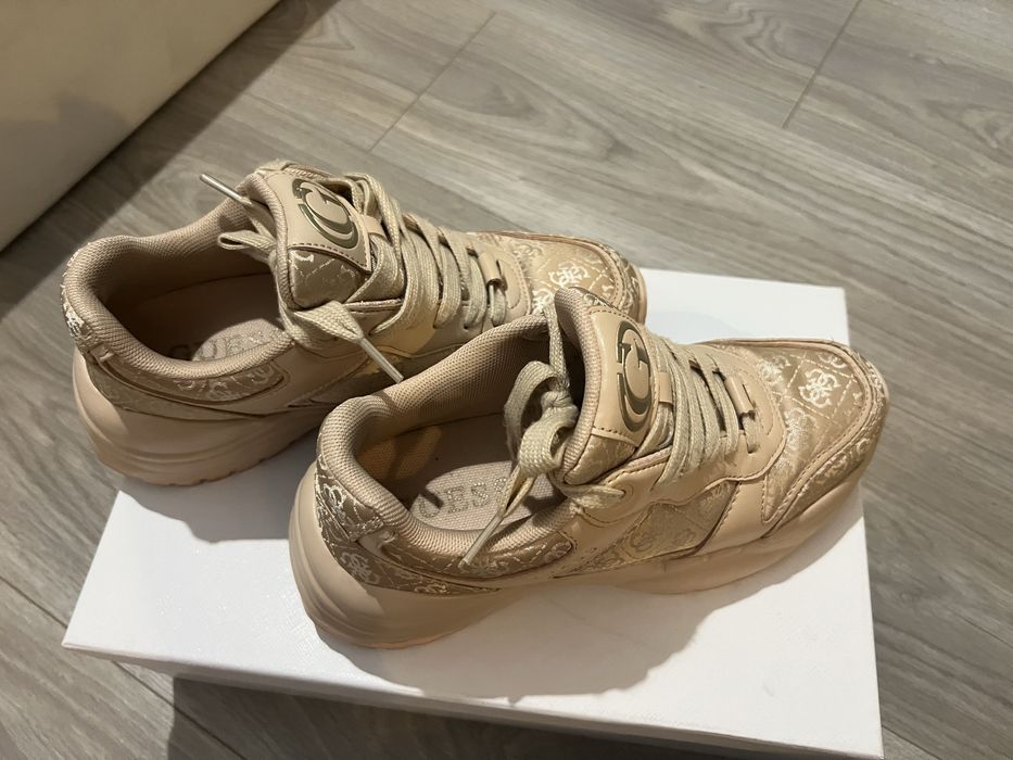 Adidasi Guess nr 36