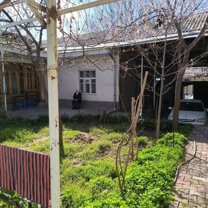 Bodomzor mahallasida Hovli Sotiladi