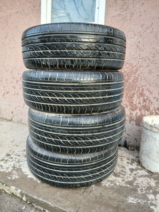 Шины для машины.