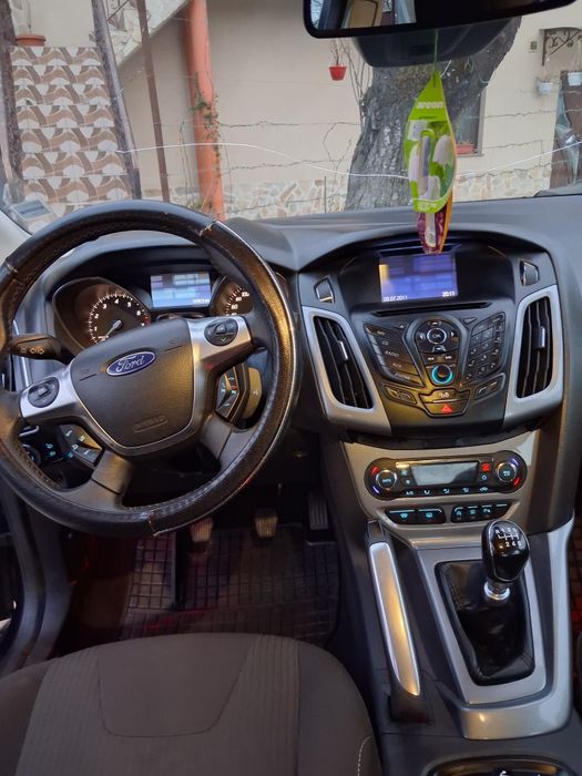 Vând Ford Focus Titanium