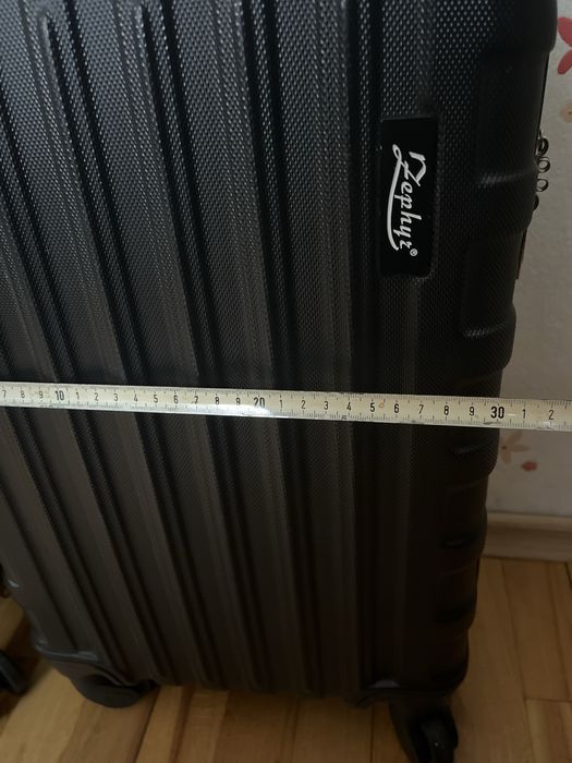 Два куфара -голям и малък