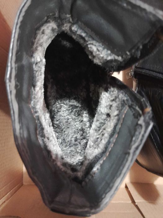 Продавам нови мъжки боти от естествена кожа с подплата. Номер 41