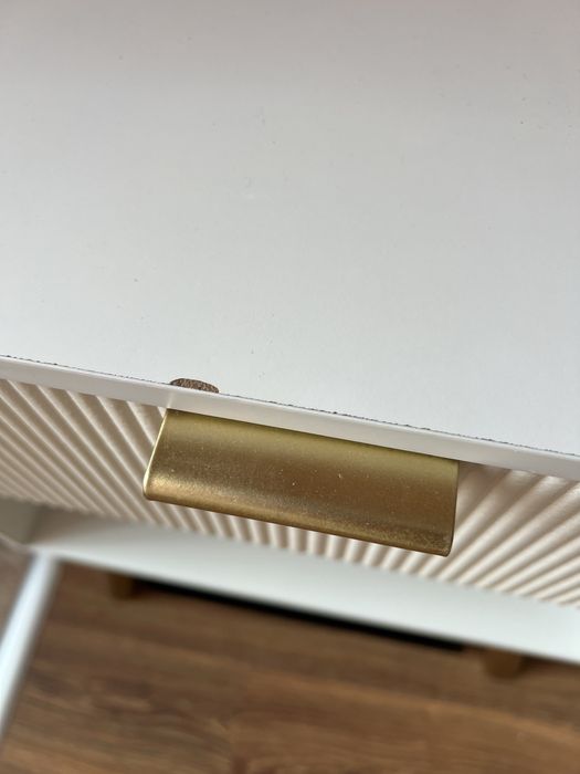 Нощно шкафче бяло