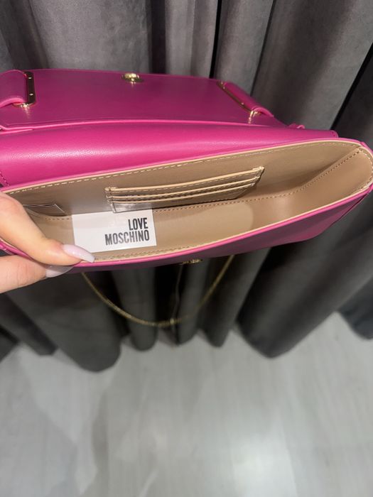 Дамска Чанта на Love moschino