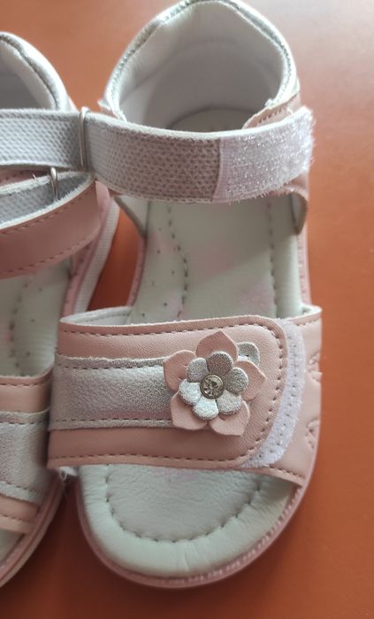 Sandale cu taloneta din piele marime 25