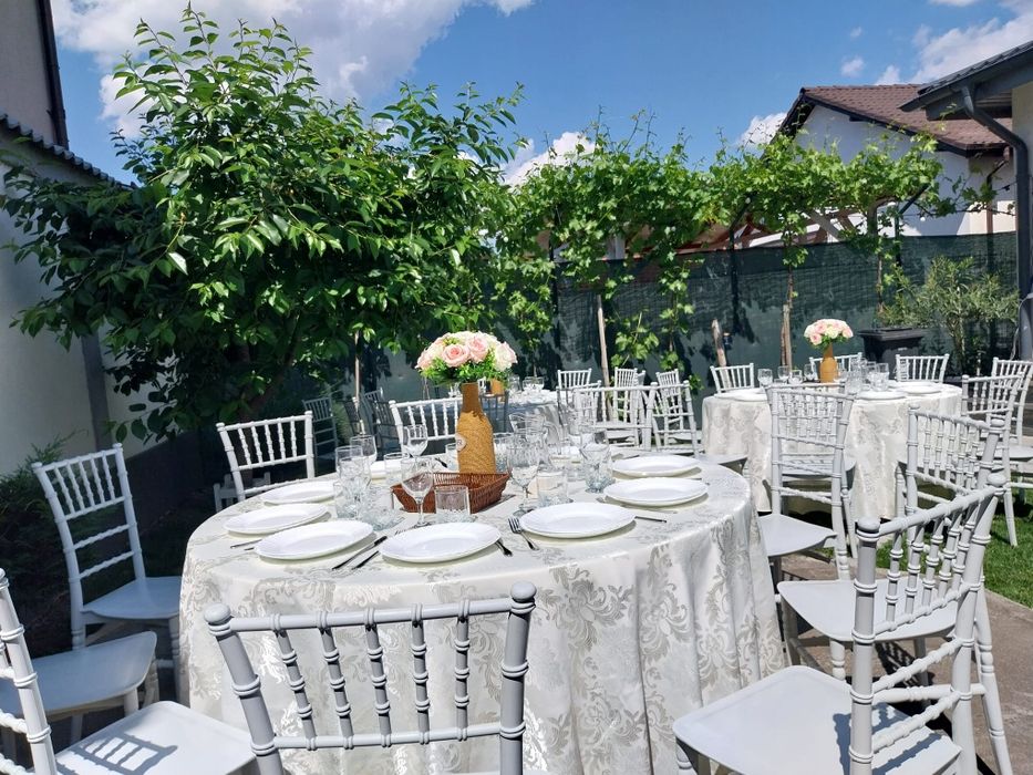 Inchiriez corturi de la 50-150 de persoane