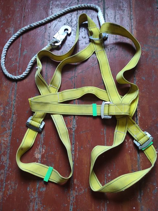 Продам пояс страховочный альпениский.