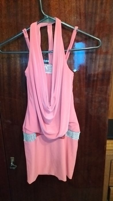 Продам детские костюмы и платья