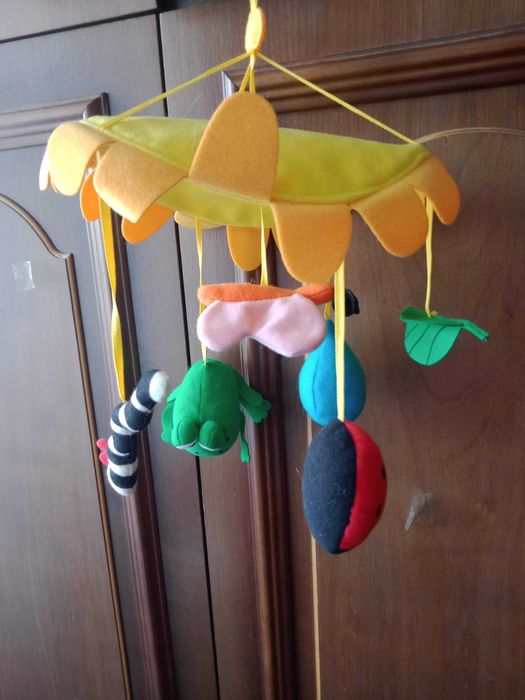 Подвесная  игрушка  в кроватку или в коляску  1500 тенге