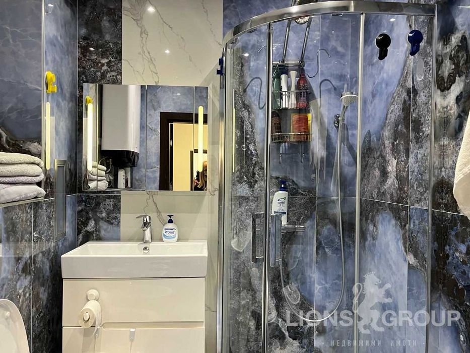 Дава се под наем Тристаен апартамент в Варна, Център - 100 кв.м за 997.05 € - Снимка #16