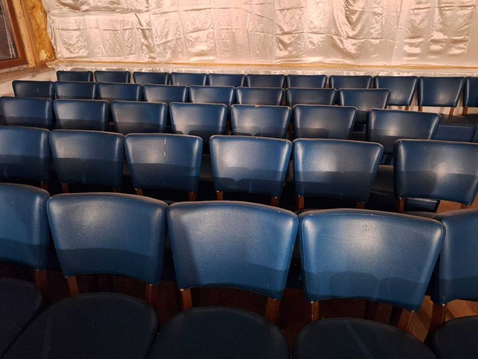 Scaune din lemn tapitate