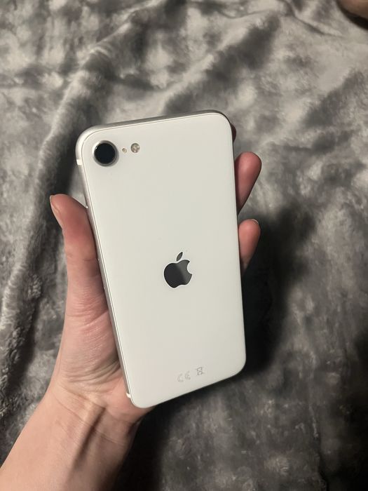 Vand  Iphone SE  in stare buna