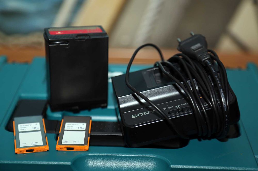 Профессиональная видеокамера Sony PMW-150