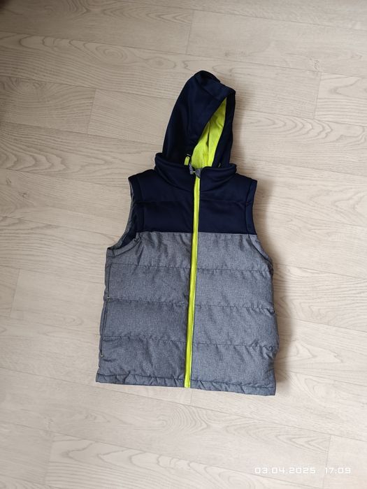 Продам детскую безрукавку