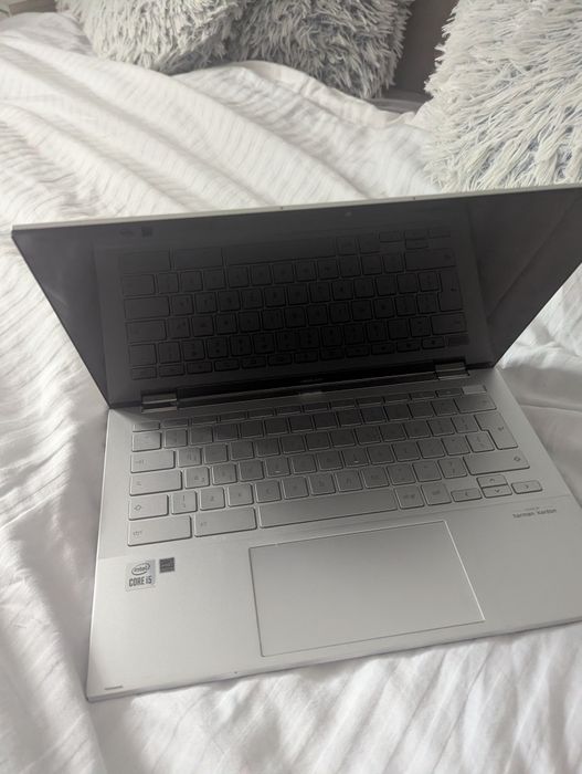 Asus 2 in 1 cu touchscreen