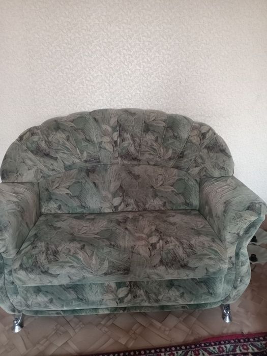 Отдам даром два дивана самовывоз