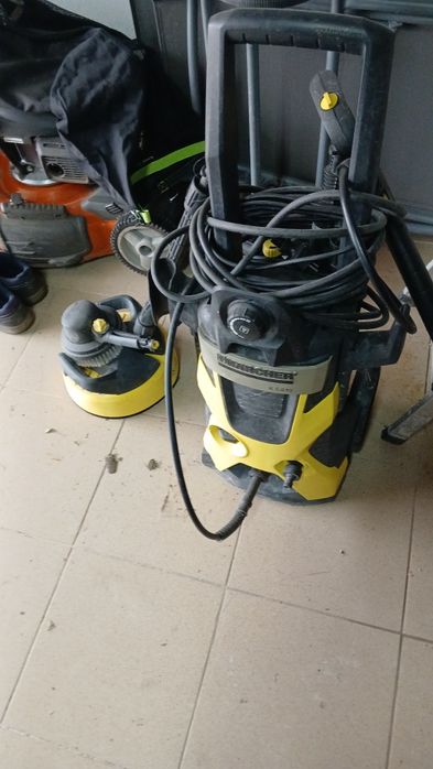 Vând aparat spălat presiune Karcher-5.610
Salut,
Vând un aparat de s