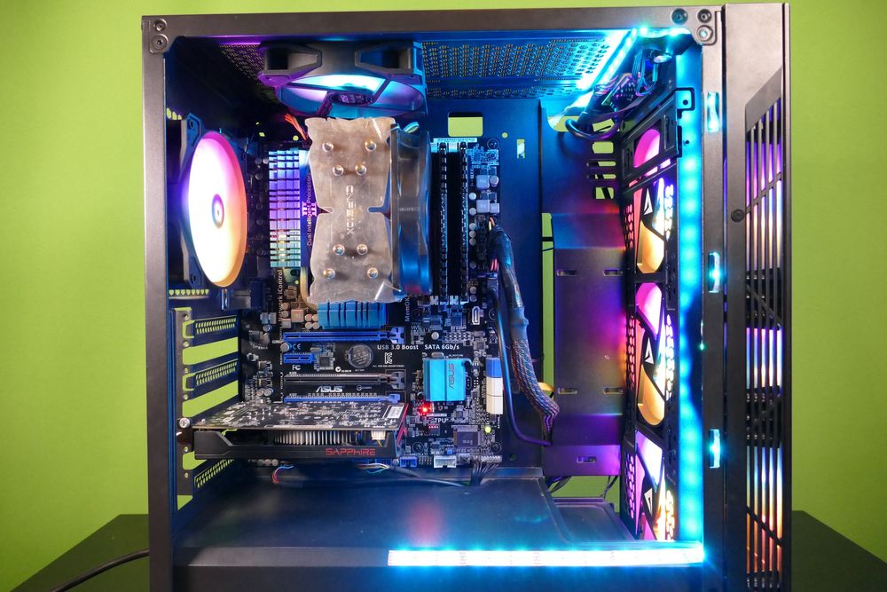 Pc Gaming AMD FX-8350,AMD RADEON RX 560,16 GB DDR3,500 GB SSD OPT