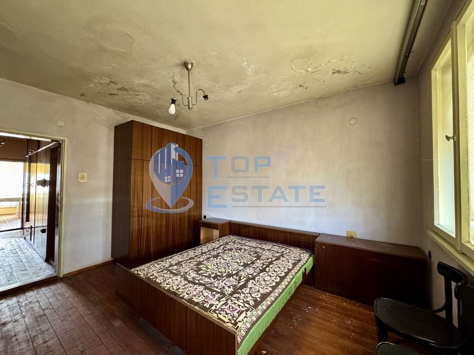 Многостаен тухлен апартамент с гараж в град Полски Тръмбеш, област Ве