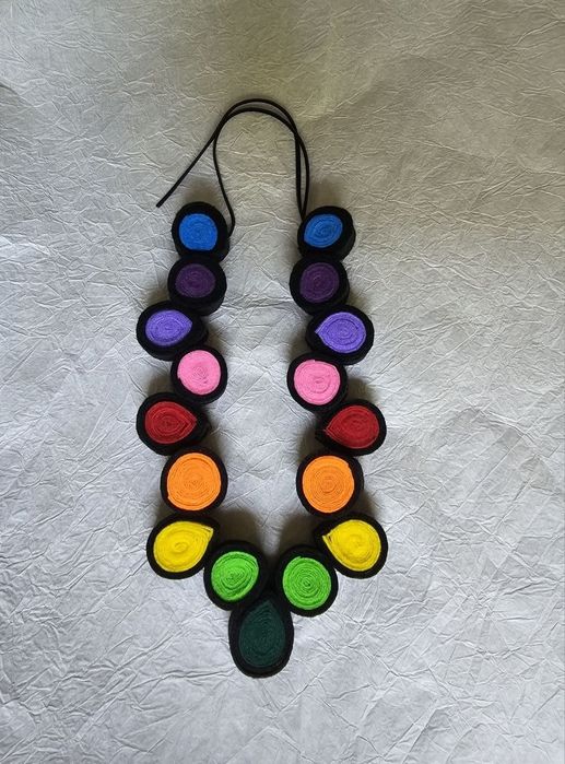 Coliere handmade cu maci/mărgele