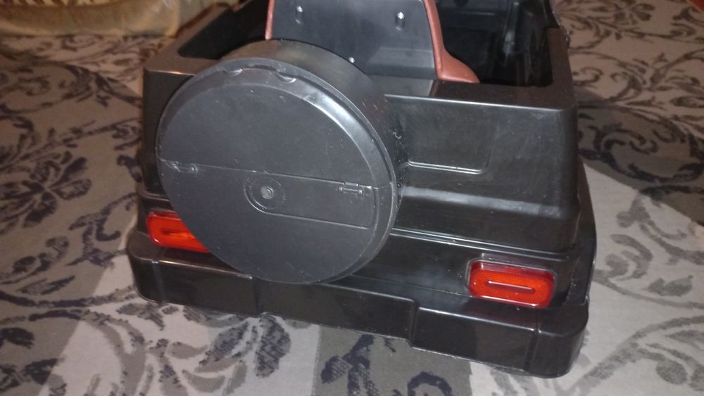 Продам машинку на пульте управления.