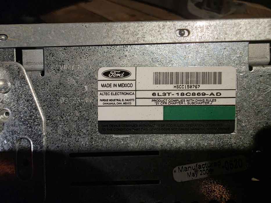 Продавам радио за Ford Mustang mp3
