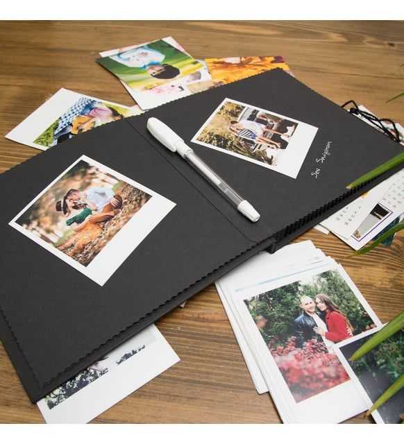 Черна тетрадка с бял химикал